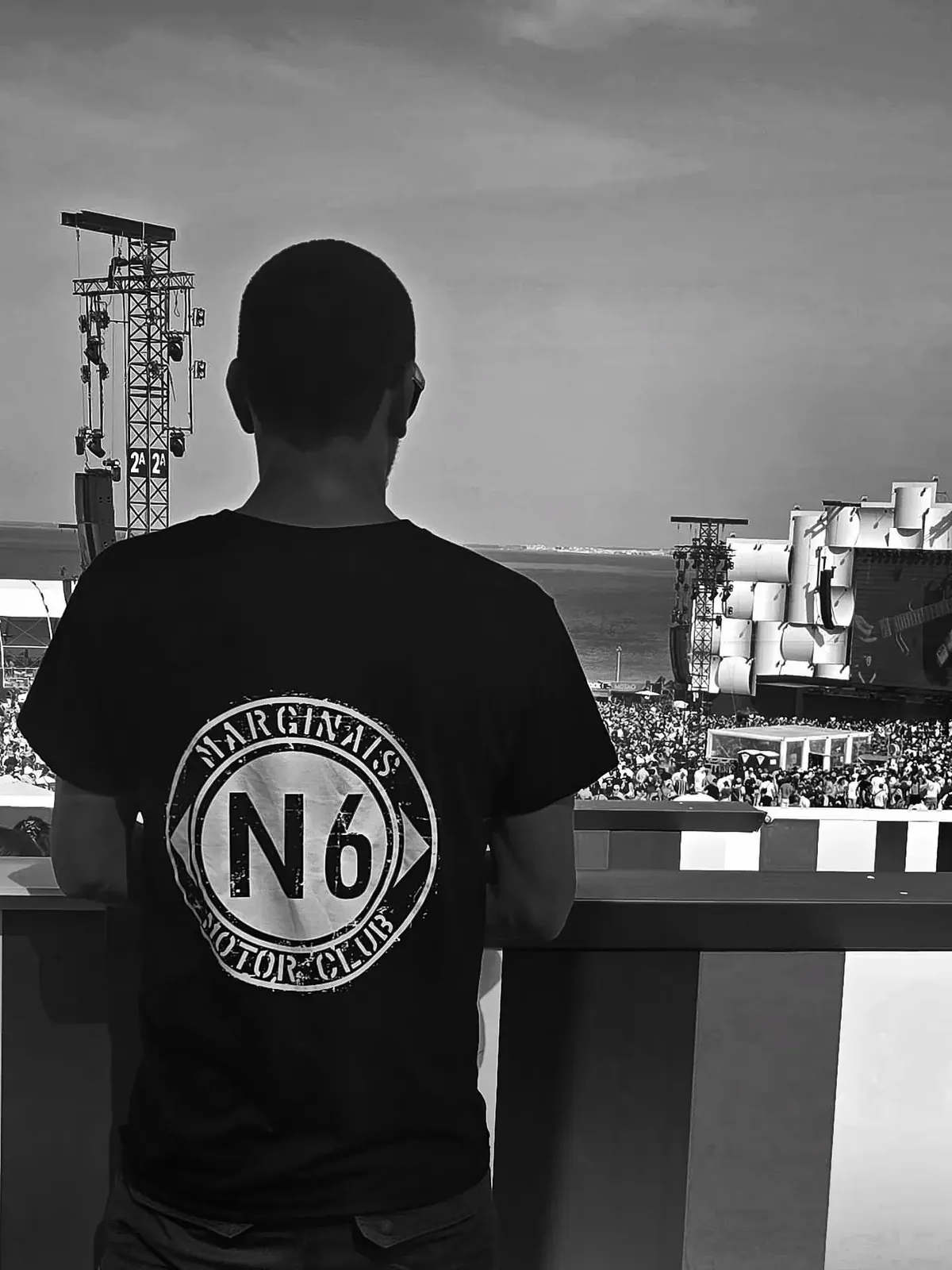 Sócio Marginais Motor Club com a t-shirt N6