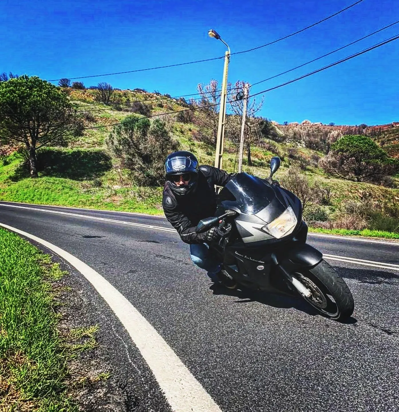 Curva da estrada da Malveira da Serra